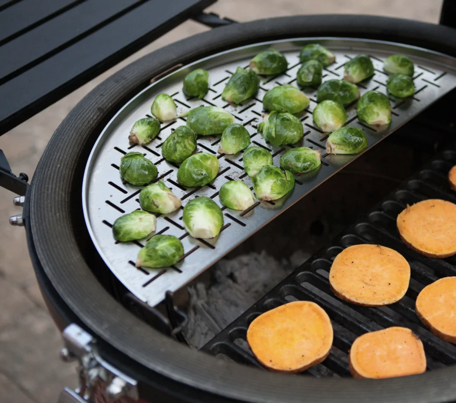 Kamado Joe Half Rond Lasergesneden Rvs Rooster 2 Kamado Joe Half Rond Lasergesneden Rvs Rooster - Afbeelding 2