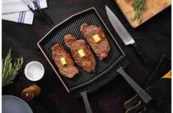 Ooni Dubbelzijdige Grizzlerplaat Met Afneembare Greep En Houten Bord -Barbecue Serie Winkel ooni dubbelzijdige grizzlerplaat met afneembare gr 3